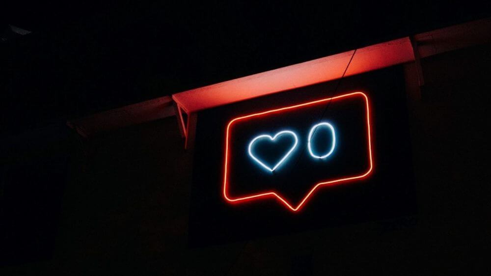 Cara Memperbanyak Like di Instagram 4 Memberikan Like Pada Foto Orang yang Tidak Dikenal